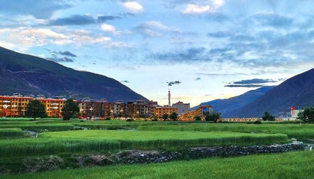 巴塘旅游