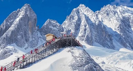 云南玉龙雪山冷吗
