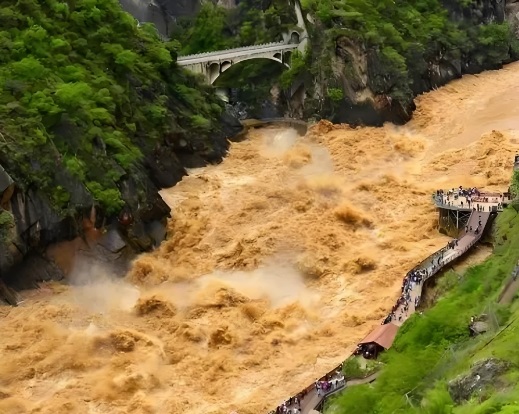 虎跳峡什么时候最壮观